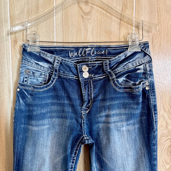 Juniors Small Size 7 Blue and White Embroidered Pocket Bootcut Jeans 2000s - Picture 2 of 8